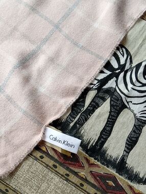 CALVIN KLEIN PINK PLAID SCARF